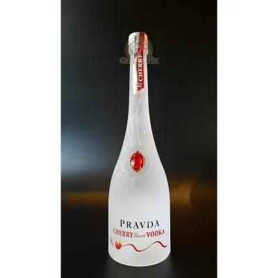 Горілка зі смаком вишні Pravda Cherry 0,7 л 37,5% кор